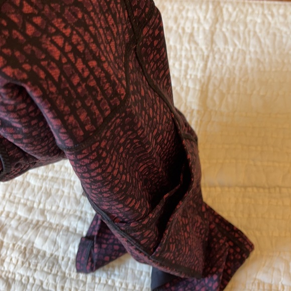 NWT Lululemon Outrun Crop - Picture 11 of 16